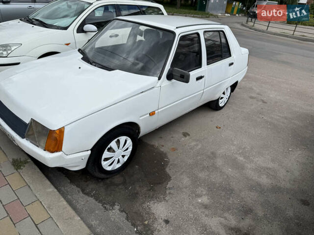 Белый ЗАЗ 1103 Славута, объемом двигателя 1.2 л и пробегом 180 тыс. км за 750 $, фото 1 на Automoto.ua