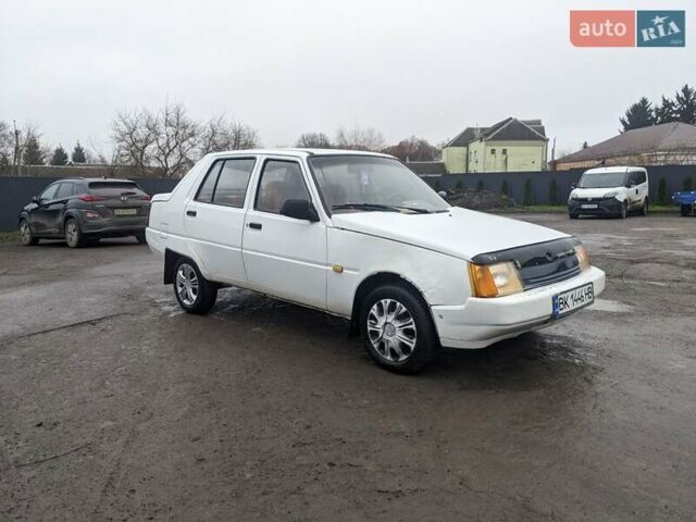 Белый ЗАЗ 1103 Славута, объемом двигателя 1.3 л и пробегом 170 тыс. км за 850 $, фото 1 на Automoto.ua