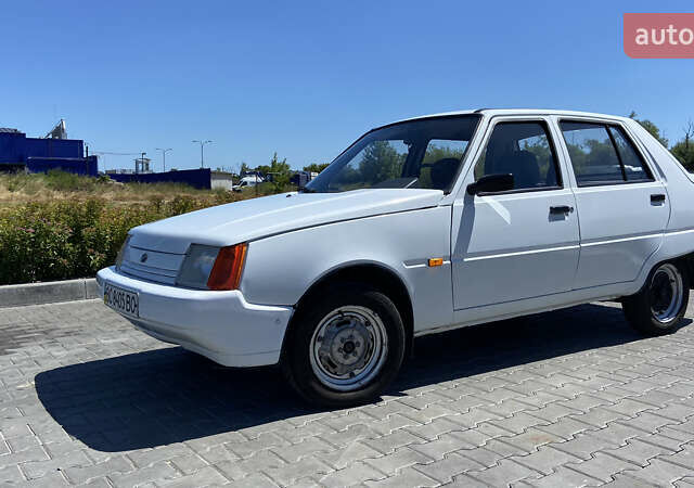 Белый ЗАЗ 1103 Славута, объемом двигателя 1.2 л и пробегом 60 тыс. км за 1100 $, фото 1 на Automoto.ua