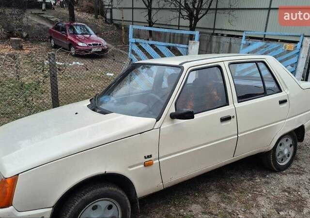 ЗАЗ 1103 Славута 2003 в Киеве на Automoto.ua Бежевый ЗАЗ 1103 Славута, объемом двигателя 1.2 л и пробегом 150 тыс. км за 700 $, фото 1 на Automoto.ua