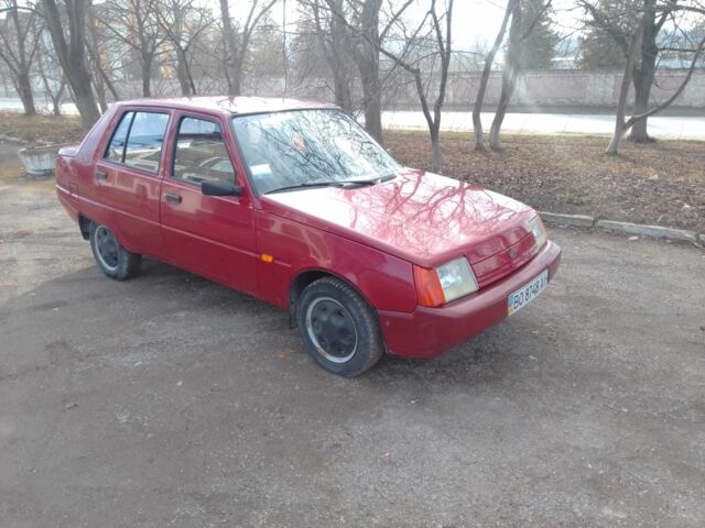 Красный ЗАЗ 1103 Славута, объемом двигателя 1.1 л и пробегом 37 тыс. км за 1500 $, фото 1 на Automoto.ua