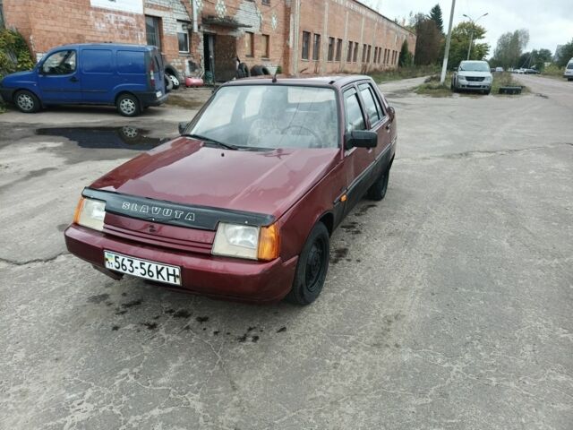 ЗАЗ 1103 Славута 2001 в Олевске на Automoto.ua Красный ЗАЗ 1103 Славута, объемом двигателя 1.2 л и пробегом 120 тыс. км за 799 $, фото 1 на Automoto.ua