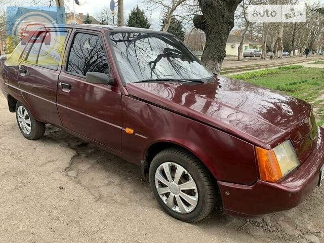 Красный ЗАЗ 1103 Славута, объемом двигателя 1 л и пробегом 200 тыс. км за 600 $, фото 1 на Automoto.ua