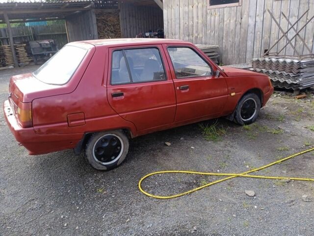 Червоний ЗАЗ 1103 Славута, об'ємом двигуна 1 л та пробігом 150 тис. км за 1000 $, фото 1 на Automoto.ua