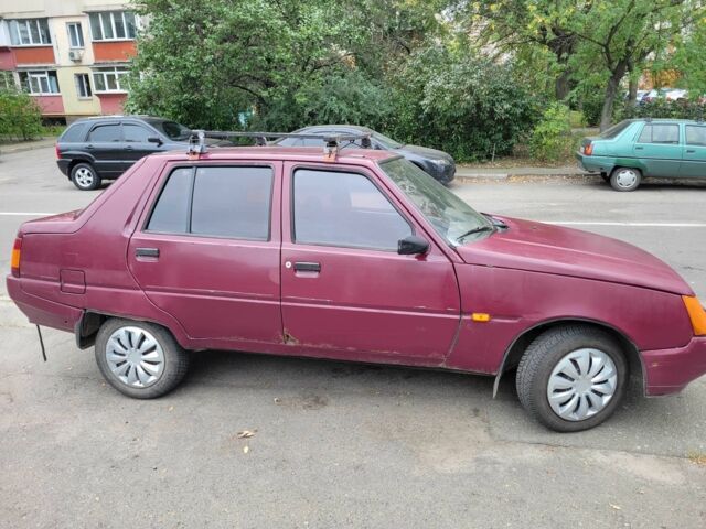 Красный ЗАЗ 1103 Славута, объемом двигателя 1.2 л и пробегом 320 тыс. км за 486 $, фото 1 на Automoto.ua