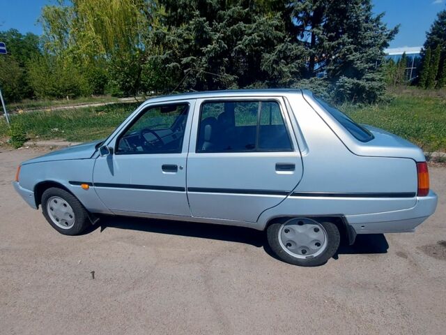 Серый ЗАЗ 1103 Славута, объемом двигателя 1.2 л и пробегом 40 тыс. км за 1400 $, фото 1 на Automoto.ua