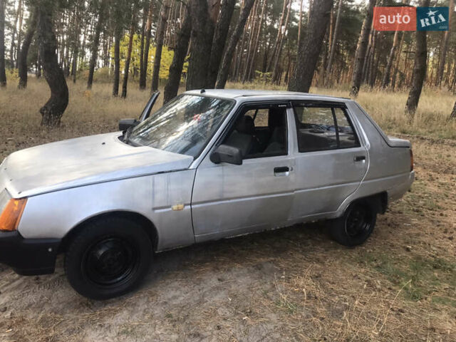 ЗАЗ 1103 Славута 2001 в Днепре (Днепропетровске) на Automoto.ua Серый ЗАЗ 1103 Славута, объемом двигателя 1.2 л и пробегом 17 тыс. км за 1070 $, фото 1 на Automoto.ua