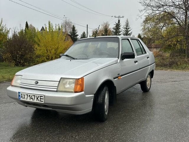 ЗАЗ 1103 Славута 2003 в Дергачах на Automoto.ua Серый ЗАЗ 1103 Славута, объемом двигателя 1.2 л и пробегом 68 тыс. км за 1400 $, фото 1 на Automoto.ua