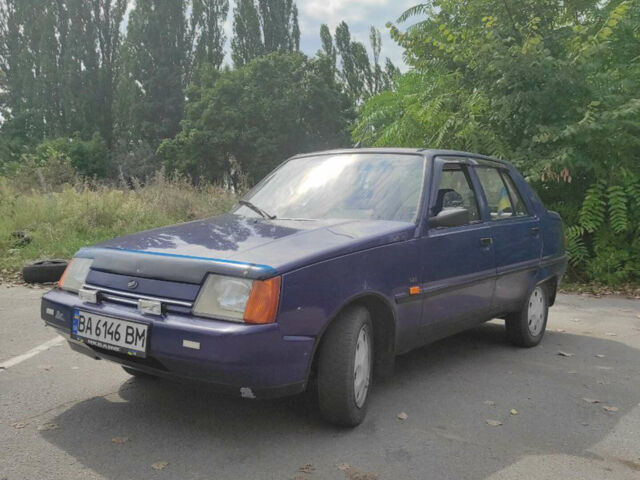 Синий ЗАЗ 1103 Славута, объемом двигателя 1.2 л и пробегом 130 тыс. км за 950 $, фото 1 на Automoto.ua