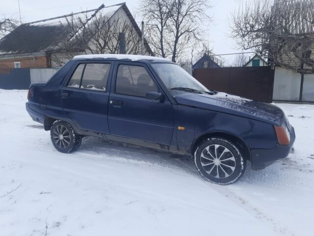 Синий ЗАЗ 1103 Славута, объемом двигателя 1.2 л и пробегом 200 тыс. км за 594 $, фото 1 на Automoto.ua