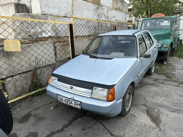 Синий ЗАЗ 1103 Славута, объемом двигателя 1.2 л и пробегом 150 тыс. км за 650 $, фото 1 на Automoto.ua