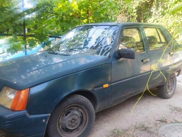 Зеленый ЗАЗ 1103 Славута, объемом двигателя 1.3 л и пробегом 300 тыс. км за 600 $, фото 1 на Automoto.ua