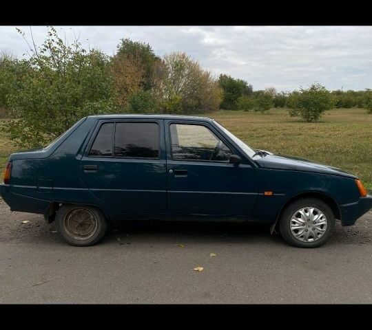 ЗАЗ 1103 Славута 2005 в Днепре (Днепропетровске) на Automoto.ua Зеленый ЗАЗ 1103 Славута, объемом двигателя 1 л и пробегом 100 тыс. км за 900 $, фото 1 на Automoto.ua