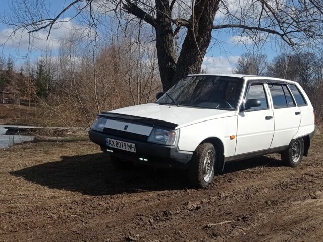 Белый ЗАЗ 1105, объемом двигателя 1.2 л и пробегом 125 тыс. км за 800 $, фото 1 на Automoto.ua