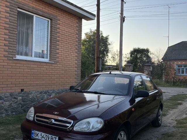 Красный ЗАЗ Ланос, объемом двигателя 1.5 л и пробегом 250 тыс. км за 1799 $, фото 1 на Automoto.ua