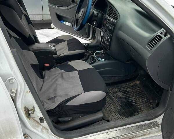 Білий ЗАЗ Sens, об'ємом двигуна 1.3 л та пробігом 127 тис. км за 1800 $, фото 1 на Automoto.ua