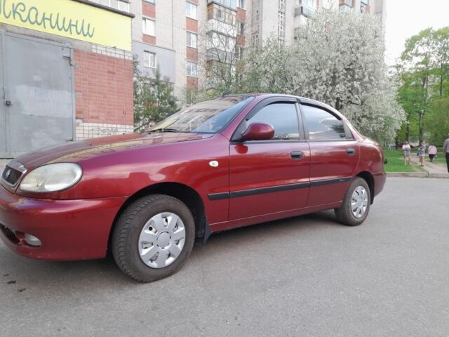 Красный ЗАЗ Сенс, объемом двигателя 1.3 л и пробегом 152 тыс. км за 2400 $, фото 1 на Automoto.ua