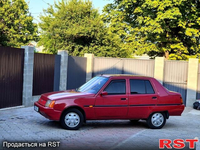 Красный ЗАЗ Славута, объемом двигателя 1.2 л и пробегом 150 тыс. км за 1250 $, фото 1 на Automoto.ua