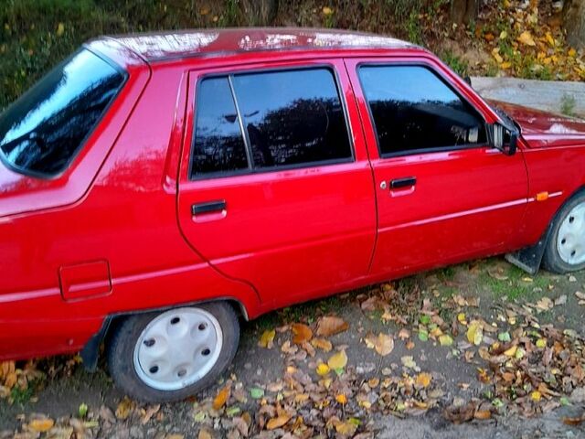 Красный ЗАЗ Славута, объемом двигателя 1.2 л и пробегом 290 тыс. км за 2200 $, фото 1 на Automoto.ua