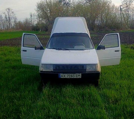 Белый ЗАЗ Таврия-Пикап, объемом двигателя 1.2 л и пробегом 150 тыс. км за 1700 $, фото 1 на Automoto.ua