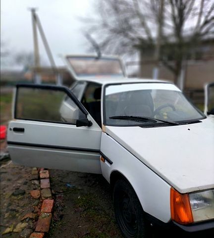 Белый ЗАЗ Таврия, объемом двигателя 1.3 л и пробегом 300 тыс. км за 500 $, фото 1 на Automoto.ua