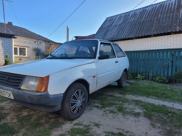 Белый ЗАЗ Таврия, объемом двигателя 1 л и пробегом 200 тыс. км за 400 $, фото 1 на Automoto.ua
