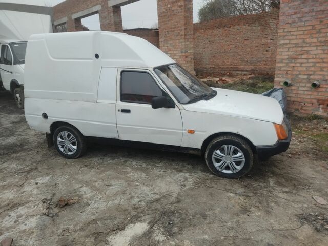 Белый ЗАЗ Таврия, объемом двигателя 1.3 л и пробегом 274 тыс. км за 600 $, фото 1 на Automoto.ua