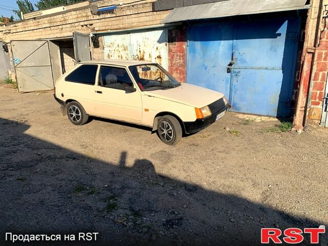 Бежевый ЗАЗ Таврия, объемом двигателя 1.1 л и пробегом 200 тыс. км за 600 $, фото 1 на Automoto.ua