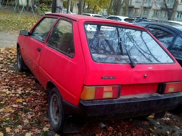 Красный ЗАЗ Таврия, объемом двигателя 1.2 л и пробегом 160 тыс. км за 300 $, фото 1 на Automoto.ua