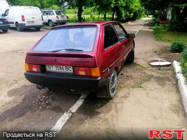 Красный ЗАЗ Таврия, объемом двигателя 1.3 л и пробегом 214 тыс. км за 1350 $, фото 1 на Automoto.ua