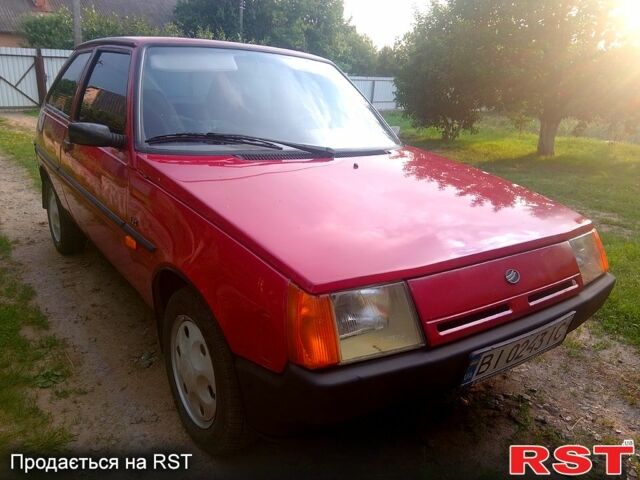 Красный ЗАЗ Таврия, объемом двигателя 1.2 л и пробегом 180 тыс. км за 430 $, фото 1 на Automoto.ua