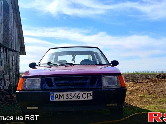 Красный ЗАЗ Таврия, объемом двигателя 1.1 л и пробегом 342 тыс. км за 720 $, фото 1 на Automoto.ua
