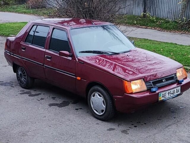 Красный ЗАЗ Таврия, объемом двигателя 1.2 л и пробегом 75 тыс. км за 1073 $, фото 1 на Automoto.ua