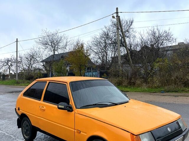 Желтый ЗАЗ Таврия, объемом двигателя 1.3 л и пробегом 200 тыс. км за 650 $, фото 1 на Automoto.ua