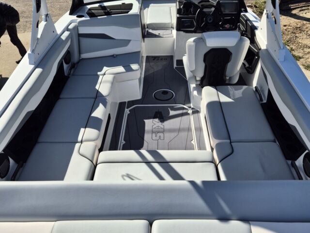 Axis Wake A, объемом двигателя 5.3 л и пробегом 1 тыс. км за 135000 $, фото 1 на Automoto.ua