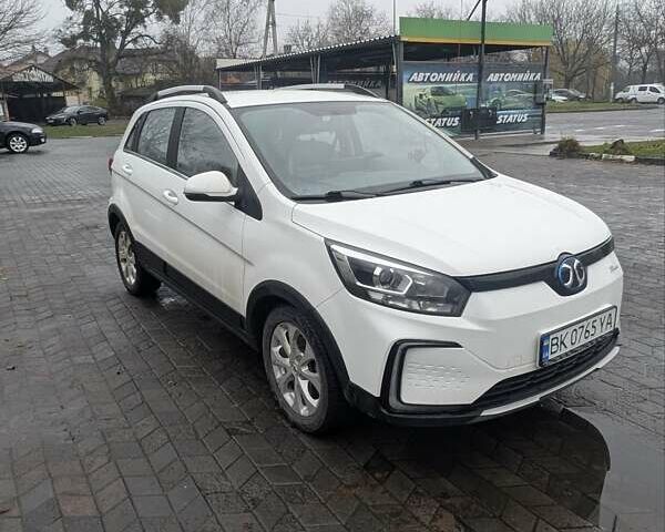 Белый BAIC EC5, объемом двигателя 0 л и пробегом 54 тыс. км за 12500 $, фото 1 на Automoto.ua