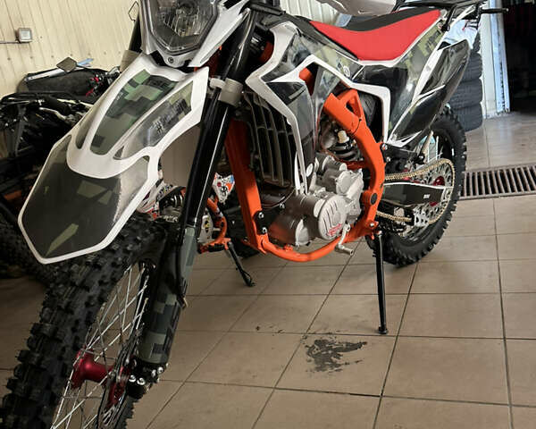 Красный BSE J3D 300 Enduro, объемом двигателя 0.3 л и пробегом 1 тыс. км за 1950 $, фото 1 на Automoto.ua