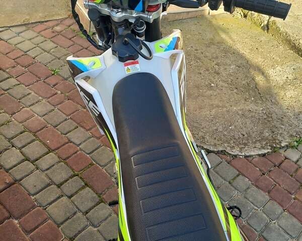 BSE J3D 300 Enduro, объемом двигателя 0.3 л и пробегом 1 тыс. км за 1765 $, фото 1 на Automoto.ua