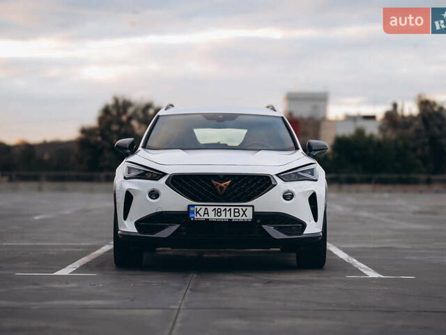 Белый Cupra Formentor, объемом двигателя 1.98 л и пробегом 37 тыс. км за 42823 $, фото 1 на Automoto.ua