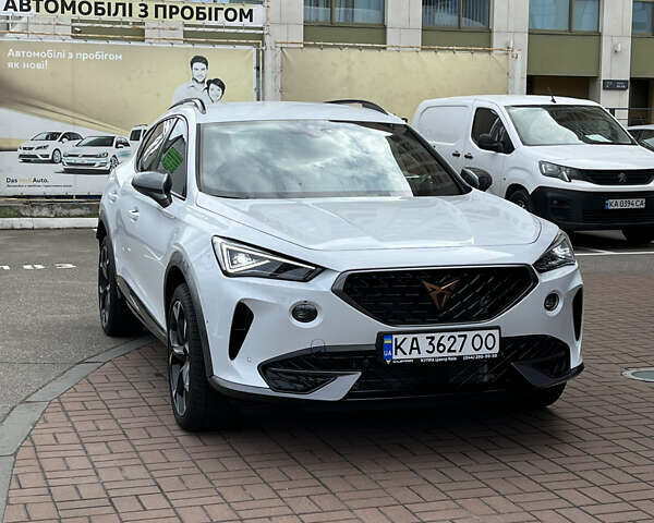 Белый Cupra Formentor, объемом двигателя 1.98 л и пробегом 2 тыс. км за 36903 $, фото 1 на Automoto.ua