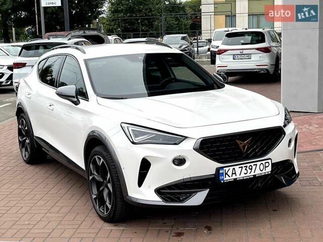 Белый Cupra Formentor, объемом двигателя 1.98 л и пробегом 18 тыс. км за 1790000 $, фото 1 на Automoto.ua