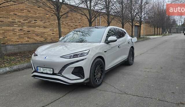 Бежевый Denza N7, объемом двигателя 0 л и пробегом 28 тыс. км за 35500 $, фото 1 на Automoto.ua