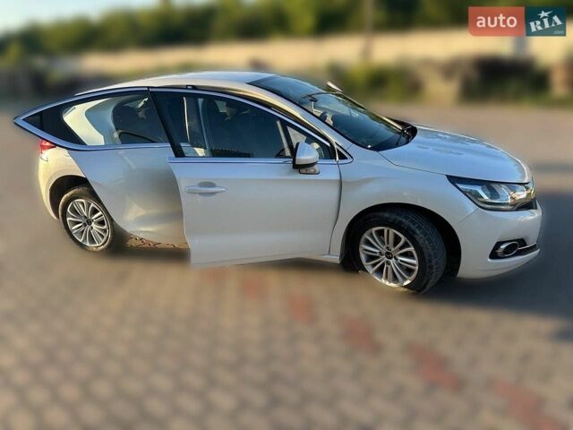 Білий DS 4, об'ємом двигуна 1.56 л та пробігом 306 тис. км за 12500 $, фото 1 на Automoto.ua