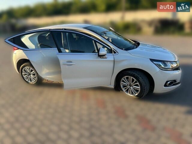 Білий DS 4, об'ємом двигуна 1.56 л та пробігом 306 тис. км за 12500 $, фото 1 на Automoto.ua