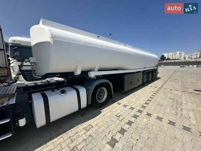 Esterer  DHE0189T 2001 в Черкассах на Automoto.ua Esterer  DHE0189T, объемом двигателя 0 л и пробегом 100 тыс. км за 23500 $, фото 1 на Automoto.ua