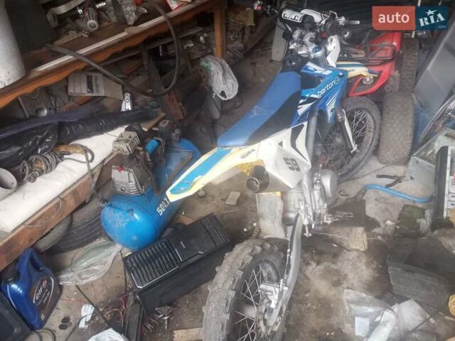 Синий Exdrive 125, объемом двигателя 0.5 л и пробегом 2 тыс. км за 29000 $, фото 1 на Automoto.ua