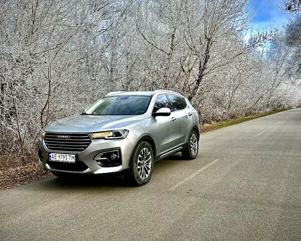 Серый Haval H6, объемом двигателя 1.97 л и пробегом 105 тыс. км за 18500 $, фото 1 на Automoto.ua