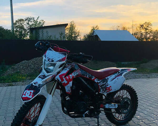 Красный Hornet Dakar, объемом двигателя 0.25 л и пробегом 5 тыс. км за 1300 $, фото 1 на Automoto.ua