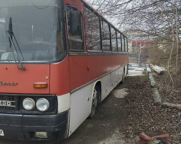 Красный Ikarus 250, объемом двигателя 11 л и пробегом 800 тыс. км за 4000 $, фото 1 на Automoto.ua