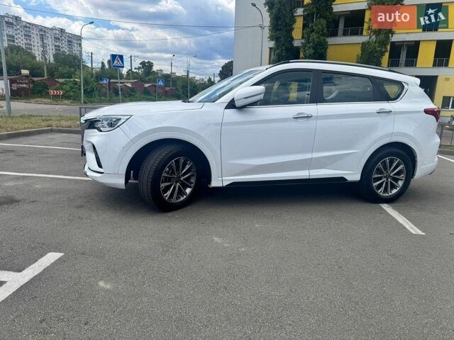 Белый Jetour X70, объемом двигателя 1.5 л и пробегом 40 тыс. км за 15500 $, фото 1 на Automoto.ua